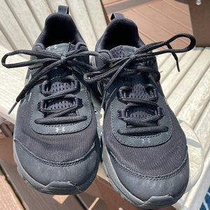 Excellent used condition Under Armour size Y7